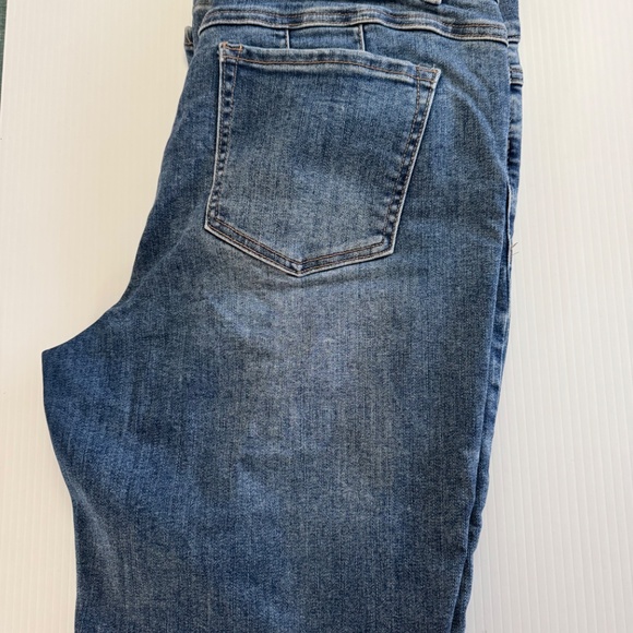 Tribal Jeans -- Sophia Curvy 10P Light Indigo Wash - Picture 3 of 6